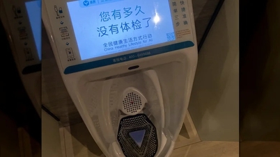 Faites un bilan de santé ultra-rapide en quelques minutes seulement grâce à un urinoir intelligent en Chine.