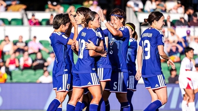 Det japanska damlaget krossade Sydkorea och ledde till en möte med värdnationen Australien i den asiatiska finalen.