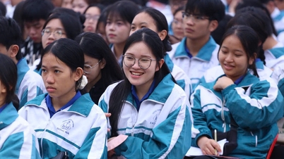 Vietnam mencatatkan rekor jumlah pengunjung internasional: Peluang apa yang ditawarkan hal ini bagi mahasiswa pariwisata?