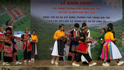 សេចក្តីរីករាយបានរីករាលដាលដល់សាលារៀនថ្មីនៅតំបន់ព្រំដែនភាគខាងជើងឆ្ងាយ។