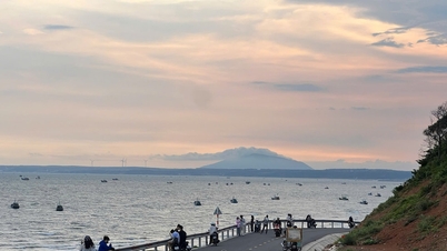 コー山で夕日を眺める