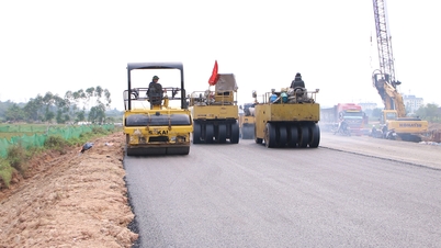 Construction of the Hanoi Capital Region Ring Road 4 project, section passing through Bac Ninh province: Addressing the shortage of fill soil.