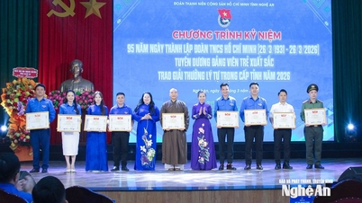 Nghe An-provinsen hedrar framstående unga partimedlemmar och delar ut Ly Tu Trong-priset år 2026.