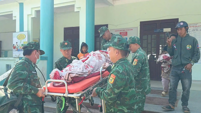 Da Nang: Un puesto de la guardia fronteriza proporciona rápidamente asistencia médica de emergencia a una mujer embarazada procedente de Laos.