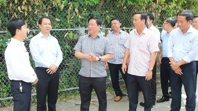 Styrelederen i An Giang-provinsen utstedte hastedirektiver ved Tinh Bien medisinske senter.