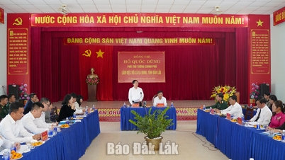Ho Quoc Dung miniszterelnök-helyettes az Ea Bung községgel dolgozik.