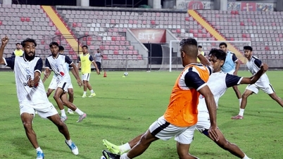 A seleção nacional de Bangladesh se reuniu cedo em Hanói, aguardando o jogo contra a seleção nacional do Vietnã.
