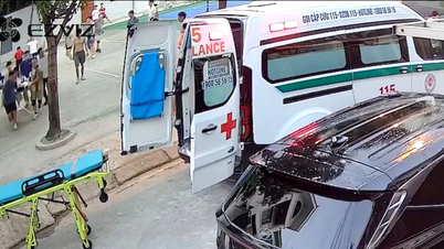 Dua dokter menerima sertifikat penghargaan atas intervensi tepat waktu mereka dalam menyelamatkan seseorang yang pingsan di lapangan olahraga.