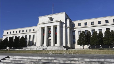 Para investor merasa khawatir tentang arah kebijakan The Fed.