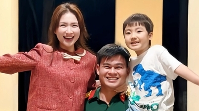 탕 반 꾸엉 선장은 호아 민지와 아기 보를 동료들에게 소개했습니다.