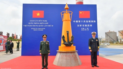 General Phan Van Giang, deniz üzerindeki Ho Chi Minh Yolu'nun başlangıç ​​noktasını ve Çin'in 1 numaralı tıbbi projesini ziyaret etti.