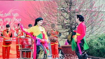 चू डोंग तू - तिएन डुंग उत्सव में अनूठे "वेश्या ढोल नृत्य" का प्रदर्शन।