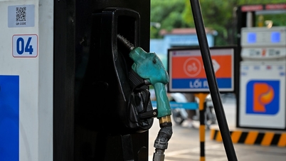 Harga bahan bakar melonjak mulai pukul 11 ​​malam pada tanggal 19 Maret, dengan beberapa jenis bahan bakar menjadi hampir 8.000 VND/liter lebih mahal.