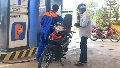 A gasolina RON95-III teve um aumento de mais de 5.100 VND/litro e o querosene aumentou em quase 9.000 VND/litro desde as 23h do dia 19 de março.