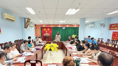 Bureau des assurances sociales du district de Binh Tien, à Hô Chi Minh-Ville : Dialogue avec les entreprises sur les politiques d’assurance sociale.