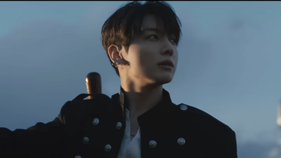 BTS 'موجوں کا مقابلہ کرتا ہے'، تیراکی MV کے ساتھ ایک طاقتور واپسی کرتا ہے۔
