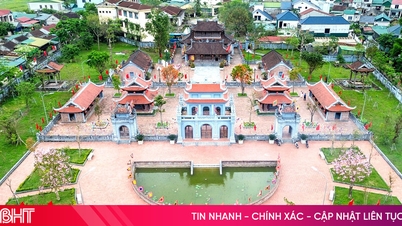 Waiting for the opening day of the Van Mieu festival in Ha Tinh.