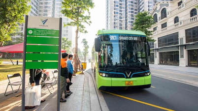 The Prime Minister has called for the urgent deployment of charging stations and a nationwide transition to electric transportation.
