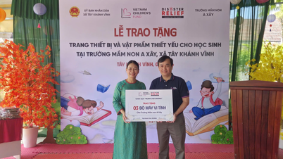 Doamos equipamentos de aprendizagem para alunos e duas casas para moradores da comuna de Tay Khanh Vinh.