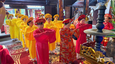 Ceremonia otwarcia festiwalu domów wspólnotowych Vòng (Khuong Dinh, Hanoi)
