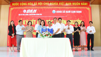 Nam Cam Ranh kommun tecknar samarbetsavtal med tidningen och radio- och tv-stationen Khanh Hoa för publicitet.