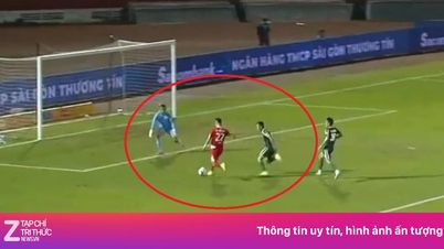 Tien Linh melewatkan peluang saat berhadapan dengan kiper.