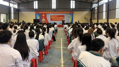 공군 사관학교는 라오까이성에서 군 입대 상담을 제공합니다.