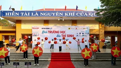 Über 2.300 Schüler nahmen am Programm „Schulen zu den Prüfungskandidaten“ in Tay Ninh teil.