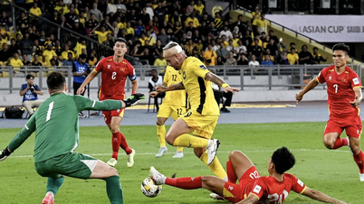 أين يمكنني شراء تذاكر لمشاهدة مباراة منتخب فيتنام الوطني ضد ماليزيا، وكم تبلغ تكلفتها؟