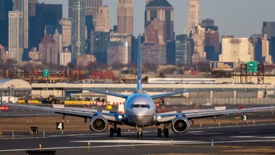 Două avioane au evitat la limită o coliziune în timp ce aterizau pe aeroport.