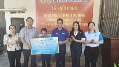 Bac Cam Ranh Mahallesi Kadınlar Birliği, bir hayır evinin temel atma töreninde iş birliği yaptı.
