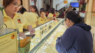 เช้าวันที่ 21 มีนาคม ราคาทองคำแท่ง SJC ร่วงลงอีก 5 ล้านเหรียญสหรัฐต่อออนซ์ทันทีหลังจากตลาดเปิดทำการ