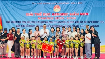 Compétition d'aérobic passionnante pour les enfants d'âge préscolaire dans le quartier Kim Lien
