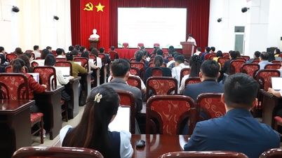 Seminario sobre el tema "Mejora de la concienciación y la capacidad para implementar la transformación digital en líderes, gerentes y funcionarios públicos de la provincia de Lai Chau".