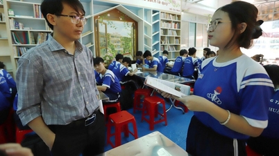 Choosing a 10th-grade school in Ho Chi Minh City: Parents seek top schools, children look for schools with 'less pressure'.