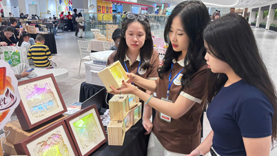 Membawa budaya Vietnam ke dunia kertas.
