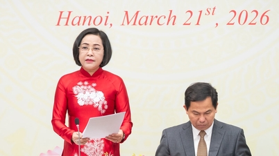 제16대 국회 선거 결과 및 당선 의원 명단에 관한 전국선거관리위원회의 결의안을 발표하는 기자회견.