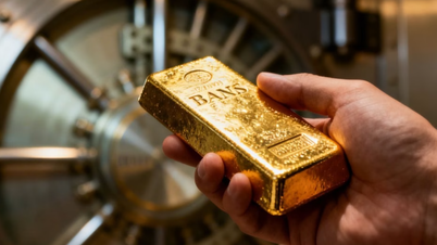 Buying gold at a bad price, making nearly a billion dong, only to have it repossessed by the bank.