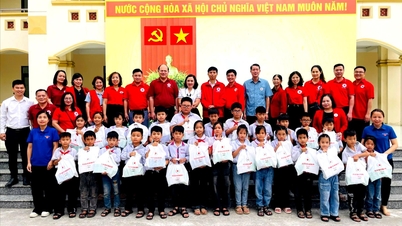 គាំទ្រកុមារដែលមានជីវភាពខ្វះខាតឱ្យបន្តការសិក្សារបស់ពួកគេ។