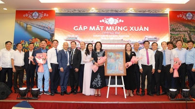 មនុស្សជាង ៤០០ នាក់បានចូលរួមពិធីជួបជុំប្រជាជនមកពីទីក្រុង Hue។