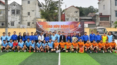 Vennskapskamp i fotball for å markere 95-årsjubileet for grunnleggelsen av Ho Chi Minh kommunistiske ungdomsforbund.