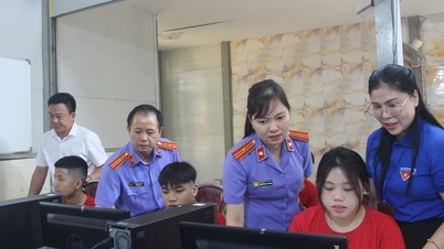 ຊາວໜຸ່ມຢູ່ແຖວໜ້າຂອງສະຫວັດດີການສັງຄົມ: ໃຫ້ຄວາມຮັກ, ແບ່ງປັນຄວາມຮູ້.