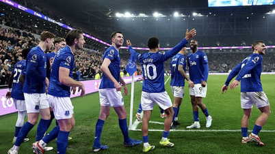 Chelsea thua sốc Everton, nguy cơ mất vé châu Âu