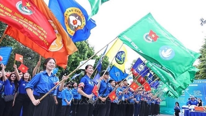 Peringatan 95 Tahun Berdirinya Persatuan Pemuda Komunis Ho Chi Minh: 'Di mana pun pemuda dibutuhkan, pemuda akan hadir; di mana pun ada kesulitan, pemuda akan mengatasinya'