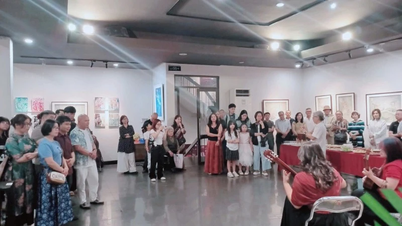 La exposición de arte "Two One Three" es una armoniosa fusión de materiales y emociones.