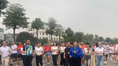 Sebanyak 260 atlet berpartisipasi dalam Lari Perdamaian Surat Kabar Baru Hanoi ke-2 tahun 2026 di komune Dong Anh.