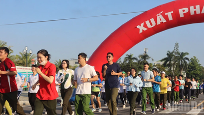Quang Ngai: Sebilangan besar pegawai, askar dan rakyat telah mengambil bahagian dalam Larian Olimpik 2026.