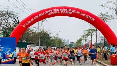 ティエンロック村：130名以上の選手がハノイ新ランニングレースに参加。