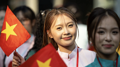 ហ្វូងមនុស្សប្រុសសង្ហារ និងនារីស្រស់ស្អាតជាច្រើនបានពេញផ្លូវ Vo Van Tan និង Pasteur ដោយមិននឹកស្មានដល់...