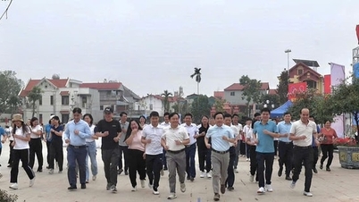 Komune Tien Thang mengajak setiap warga untuk setidaknya melakukan satu olahraga.
